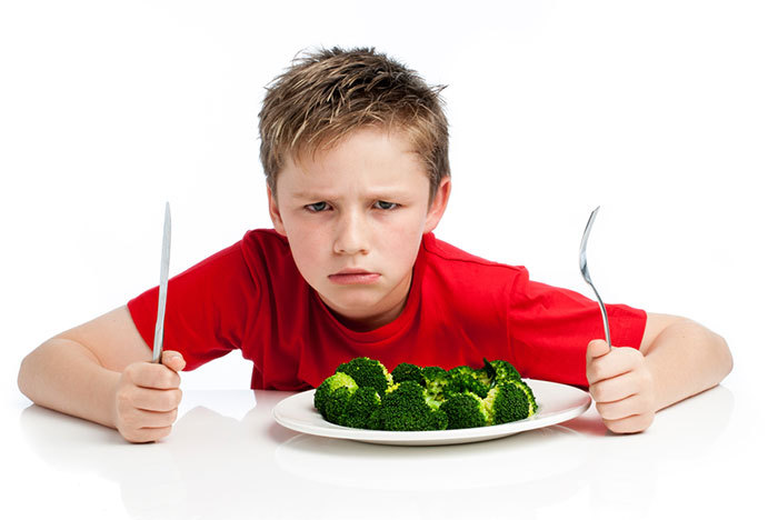 Gli studi scientifici e antropologici spiegano l'avversione dei bambini per la verdure