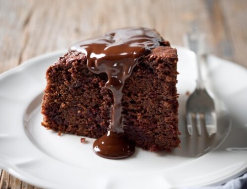 Torta al cioccolato e rape rosse