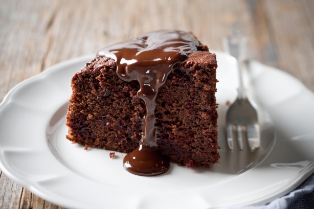 Torta al cioccolato e rape rosse